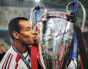 CAFU SIGNED KISSING UCL 10X8 PHOTO